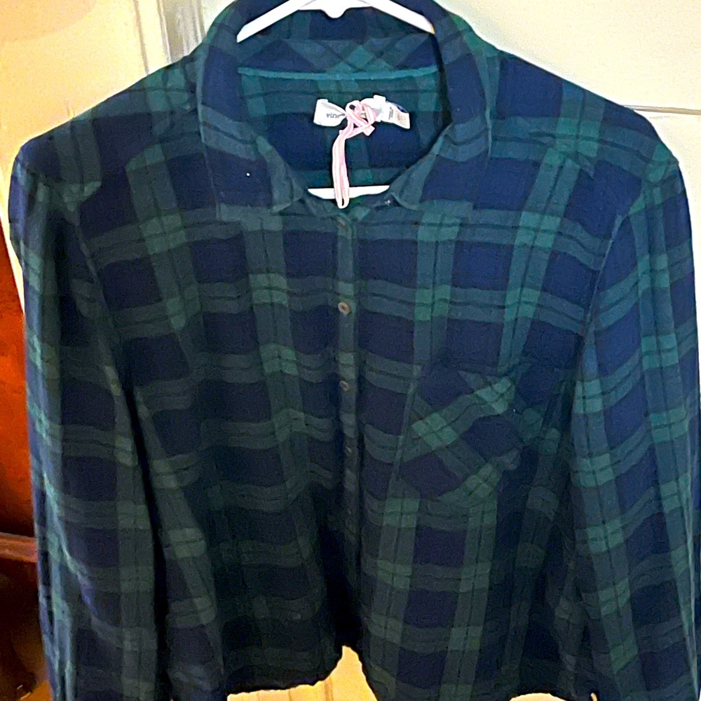 Vineyard Vines black watch plaid flannel shirt. Women’s size L